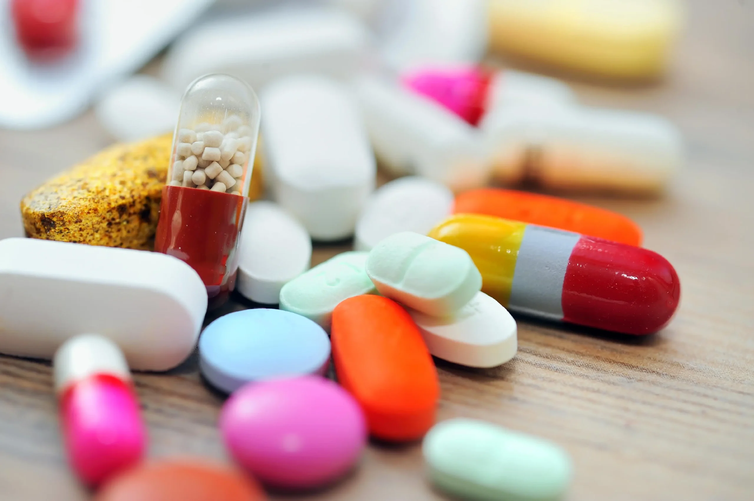 Hekim reçetesiyle kullanılan antibiyotik tabletleri